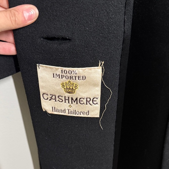 Chic Black Overcoat with Button Accents - Picture 2 of 9